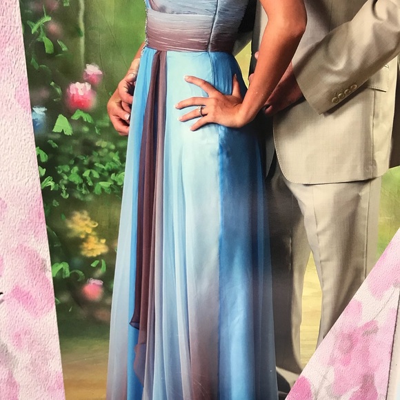 Allure gown - Picture 4 of 4